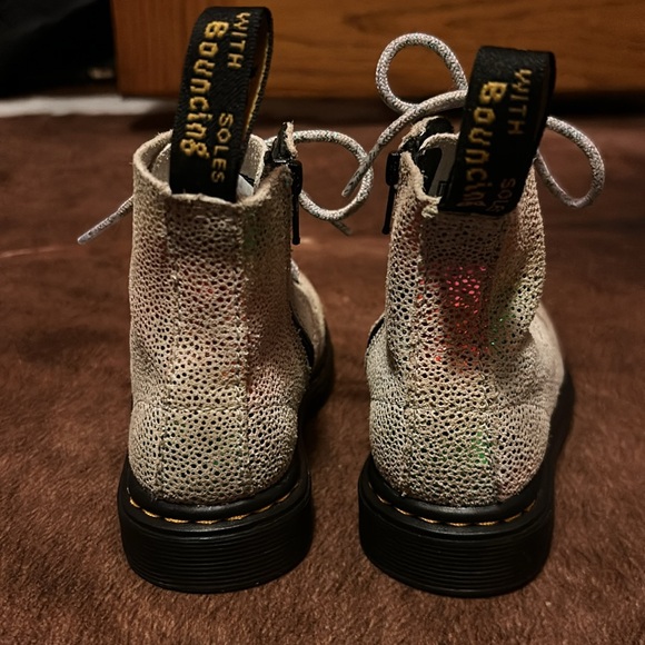 Dr. Marten’s Toddler 1460 Pascal Iridescent Lace Up Boots Size 8 Sparkly Rainbow - Picture 5 of 8